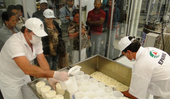Na Via Láctea, público acompanha processo de dabricação de queijos e bebidas lácteas